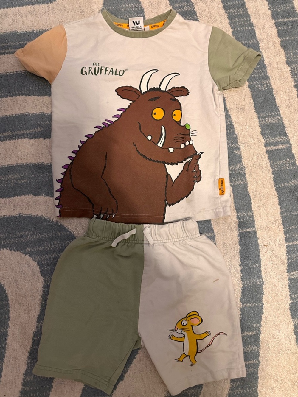 The Gruffalo Kids Two-Piece Summer Set - Short Sleeve Shirt and Shorts 5-6 years
